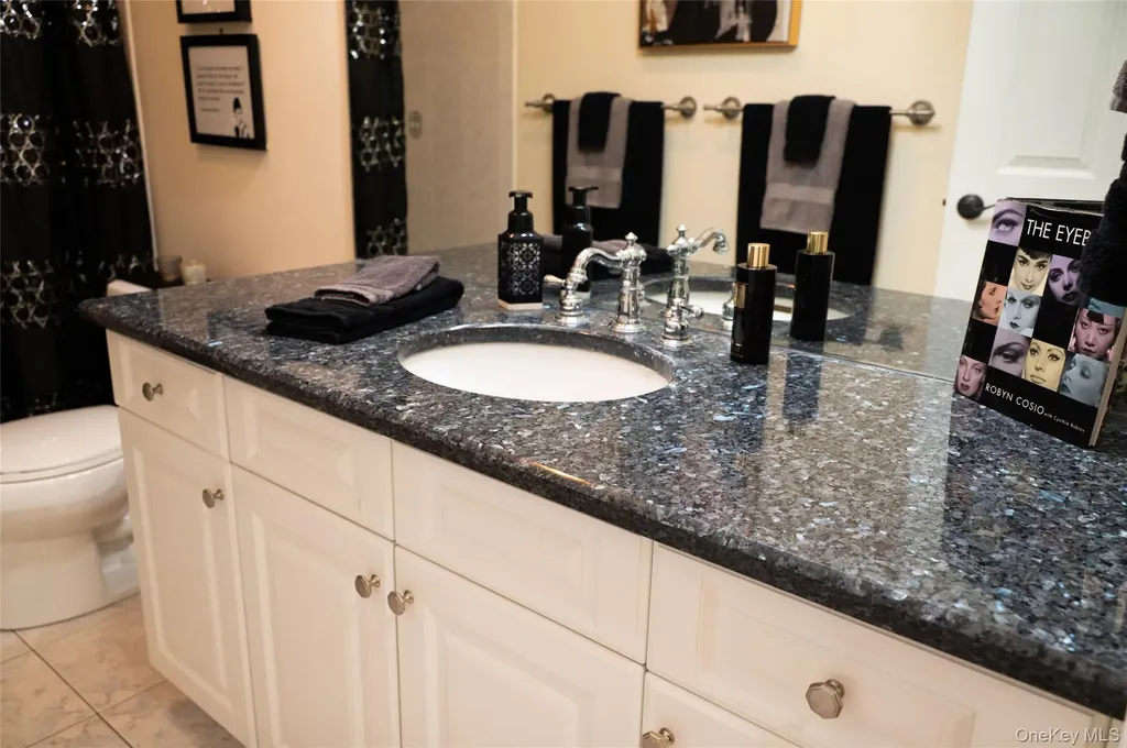 7 Victorian Court Milton NY 12547