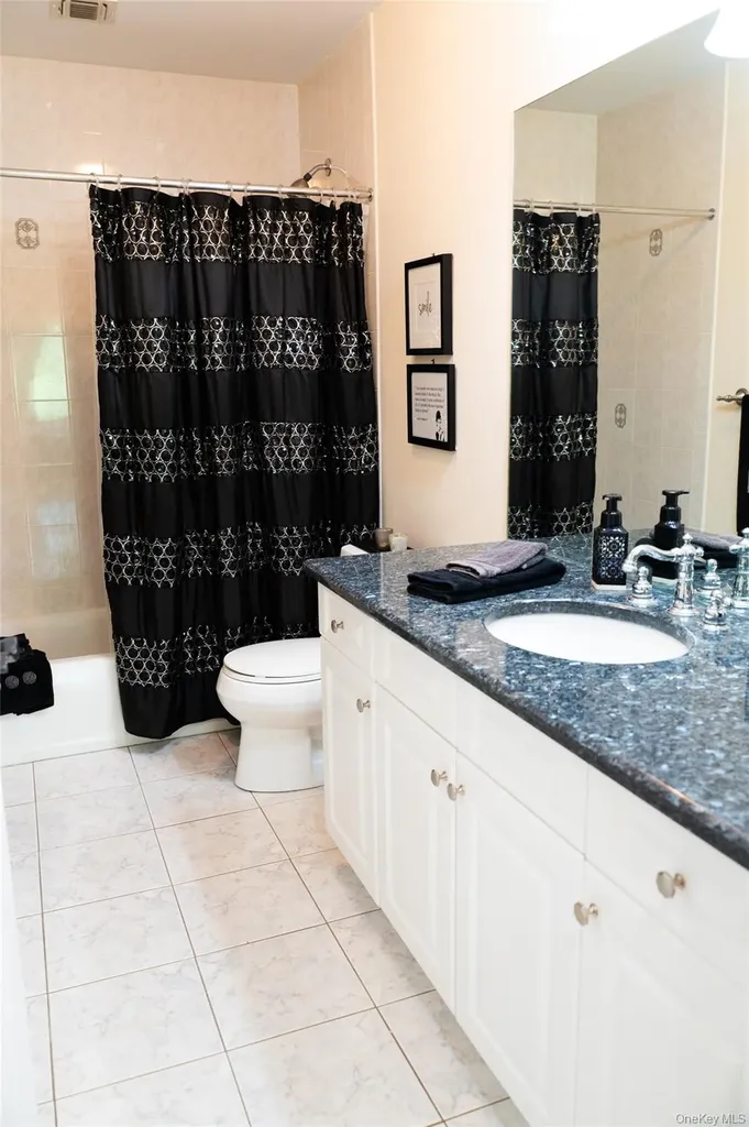 7 Victorian Court Milton NY 12547