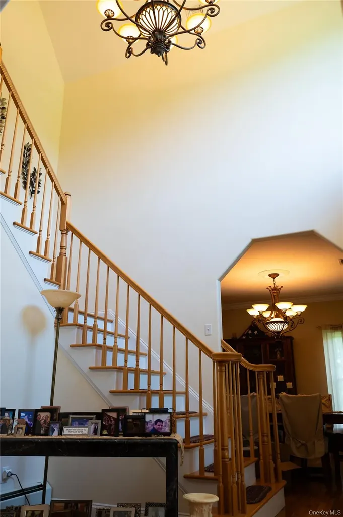 7 Victorian Court Milton NY 12547