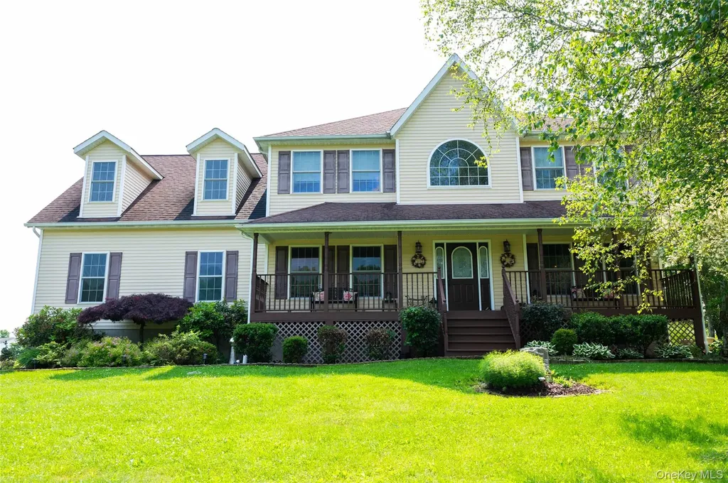 7 Victorian Court Milton NY 12547