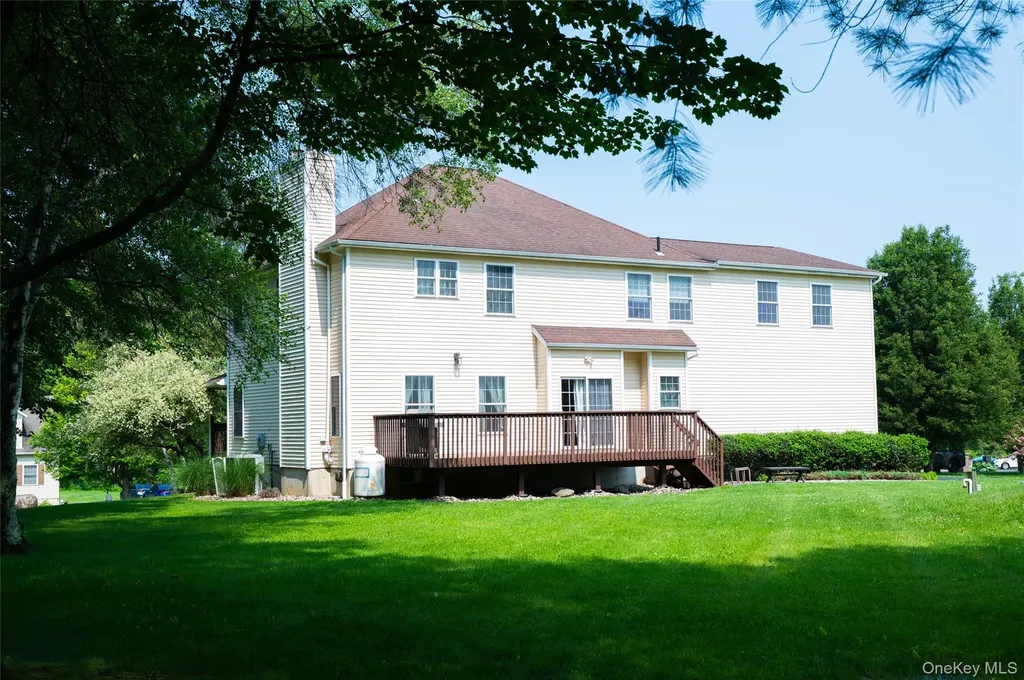 7 Victorian Court Milton NY 12547
