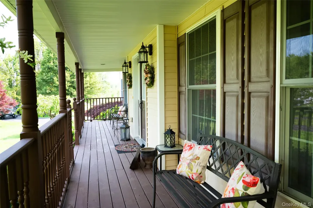 7 Victorian Court Milton NY 12547