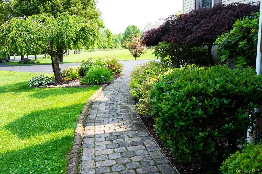7 Victorian Court Milton NY 12547