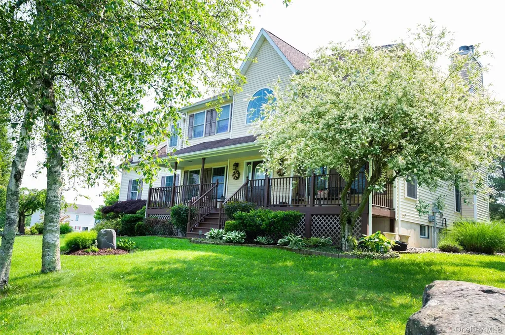 7 Victorian Court Milton NY 12547