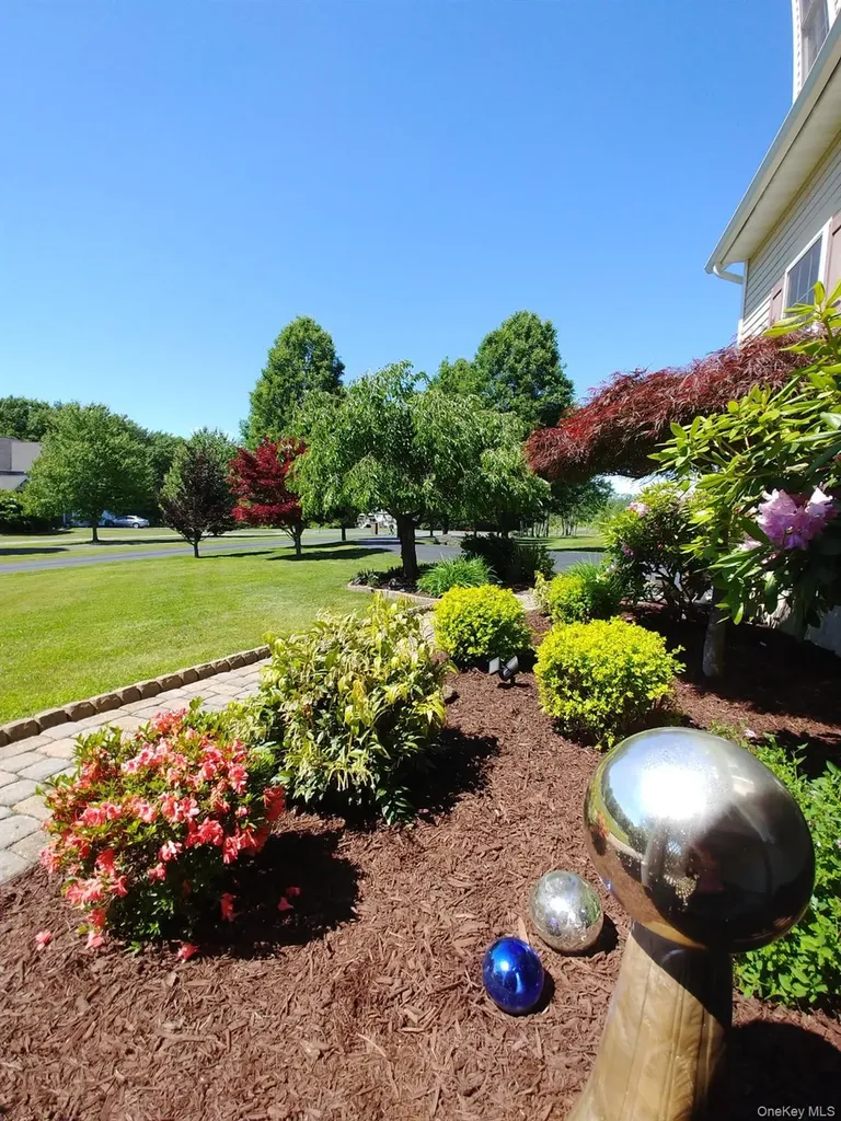 7 Victorian Court Milton NY 12547