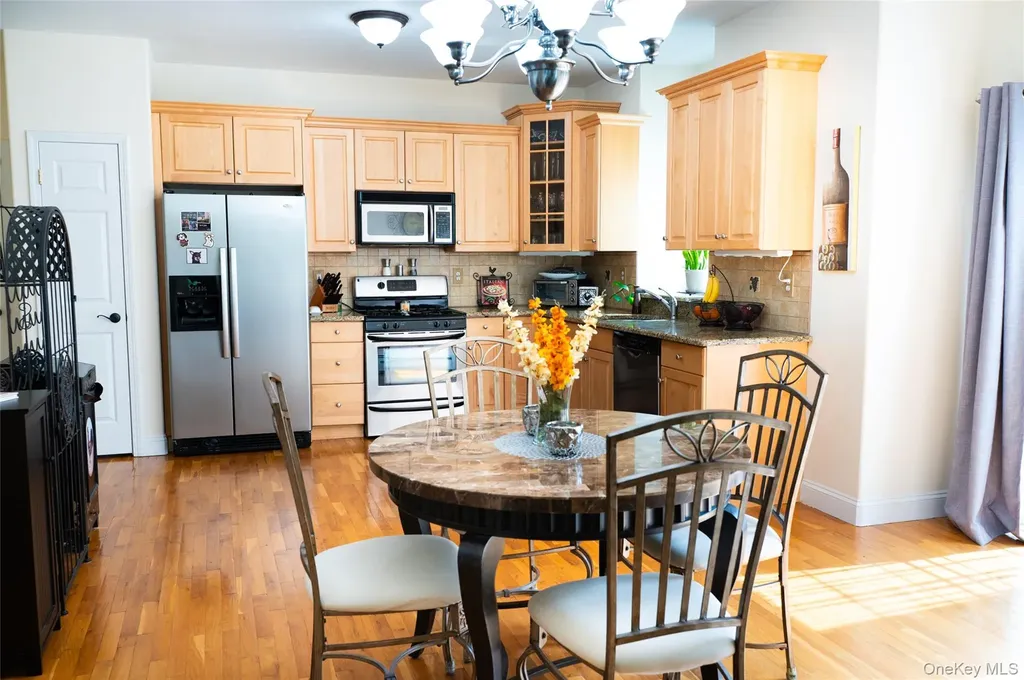 7 Victorian Court Milton NY 12547