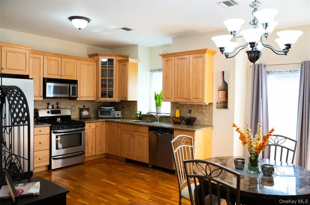7 Victorian Court Milton NY 12547