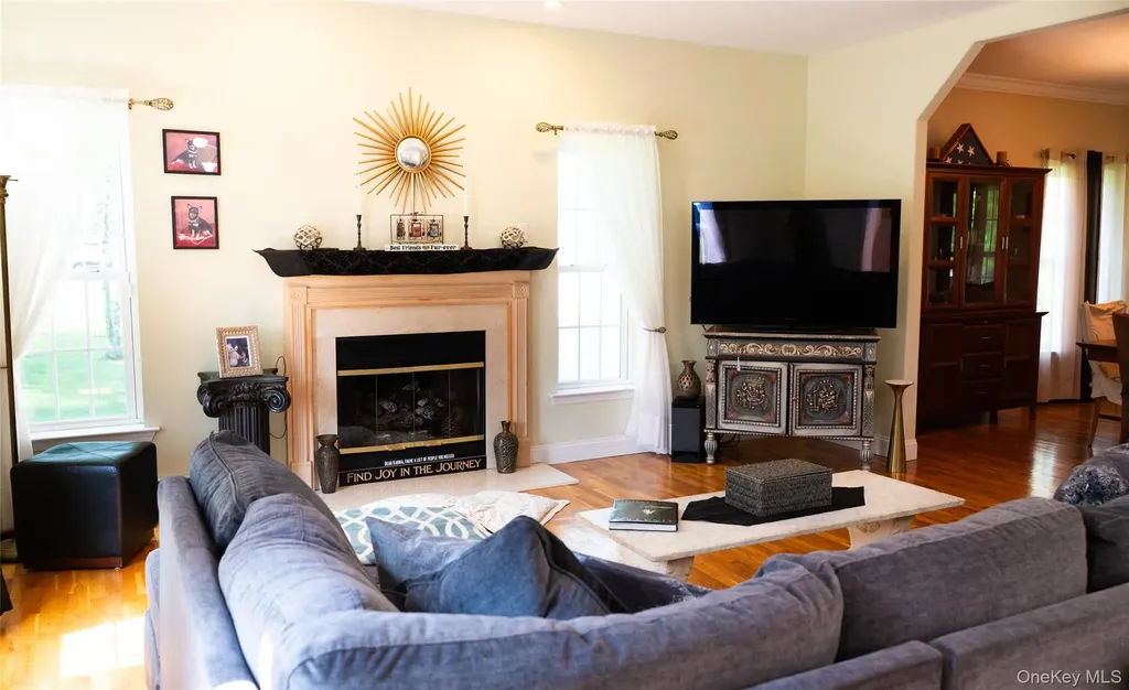 7 Victorian Court Milton NY 12547