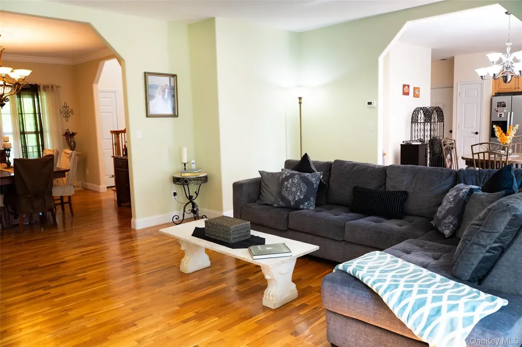 7 Victorian Court Milton NY 12547