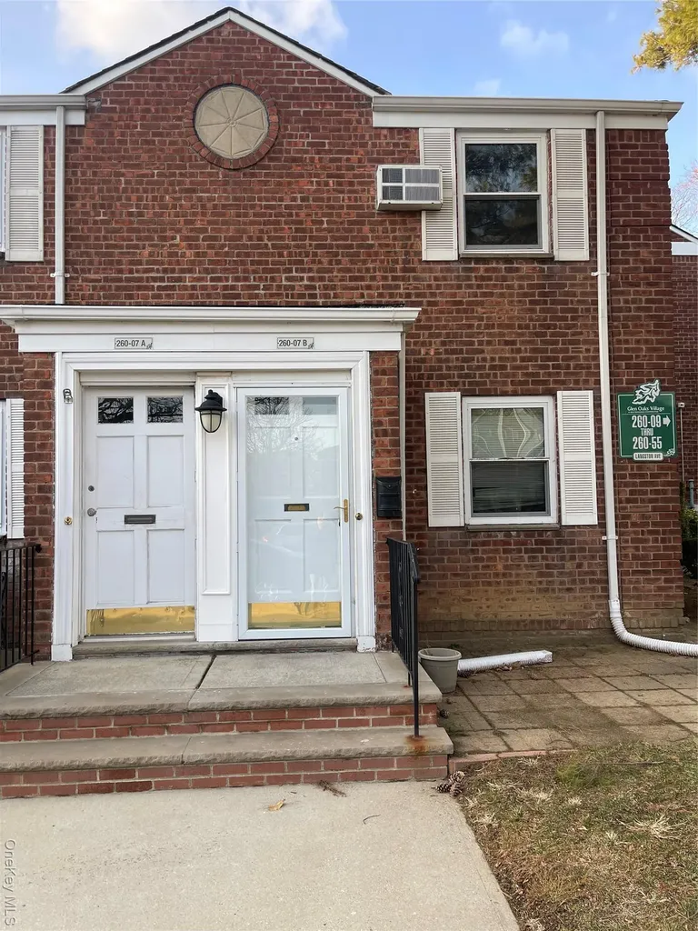 26007 Langston Glen Oaks NY 11004
