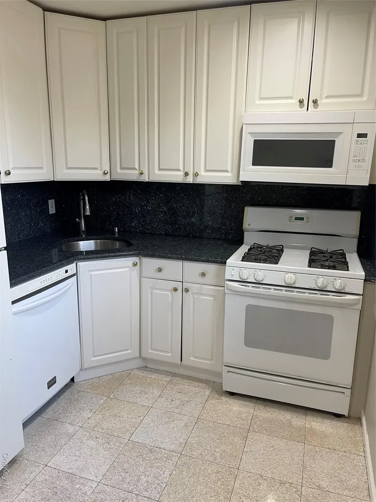 26007 Langston Glen Oaks NY 11004