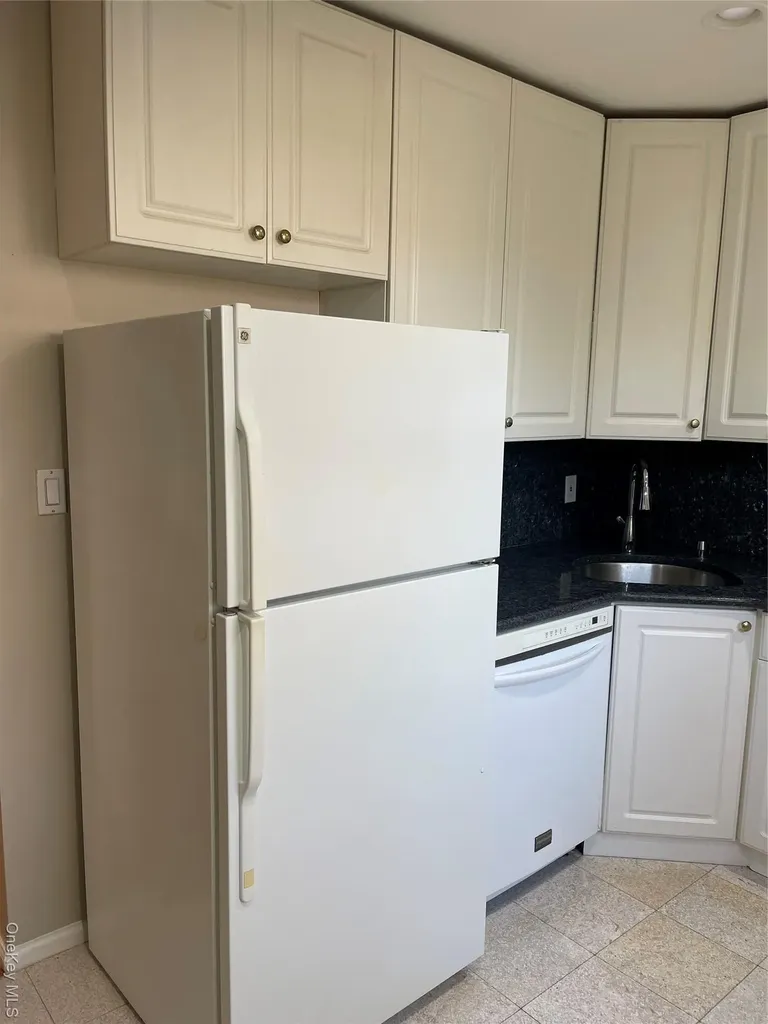 26007 Langston Glen Oaks NY 11004