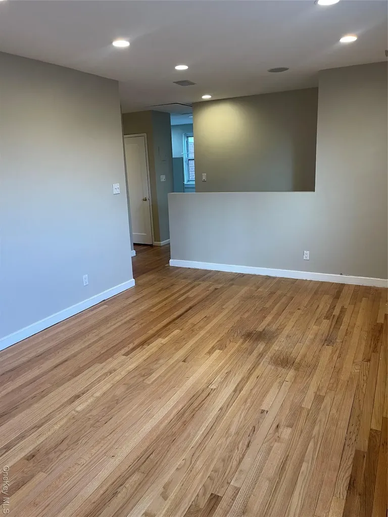 26007 Langston Glen Oaks NY 11004