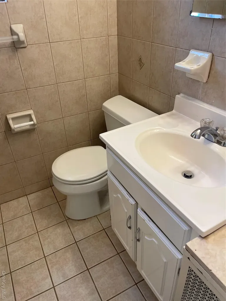 26007 Langston Glen Oaks NY 11004