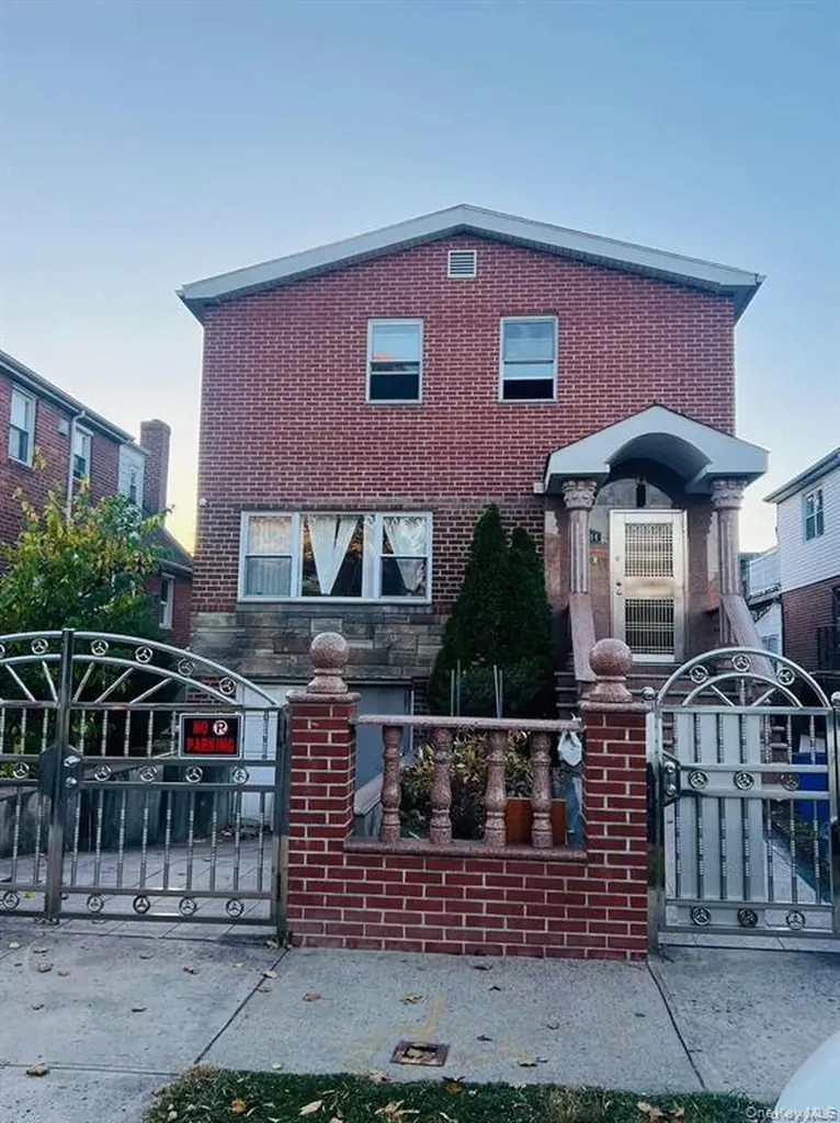 43-44 195th Street Flushing NY 11358