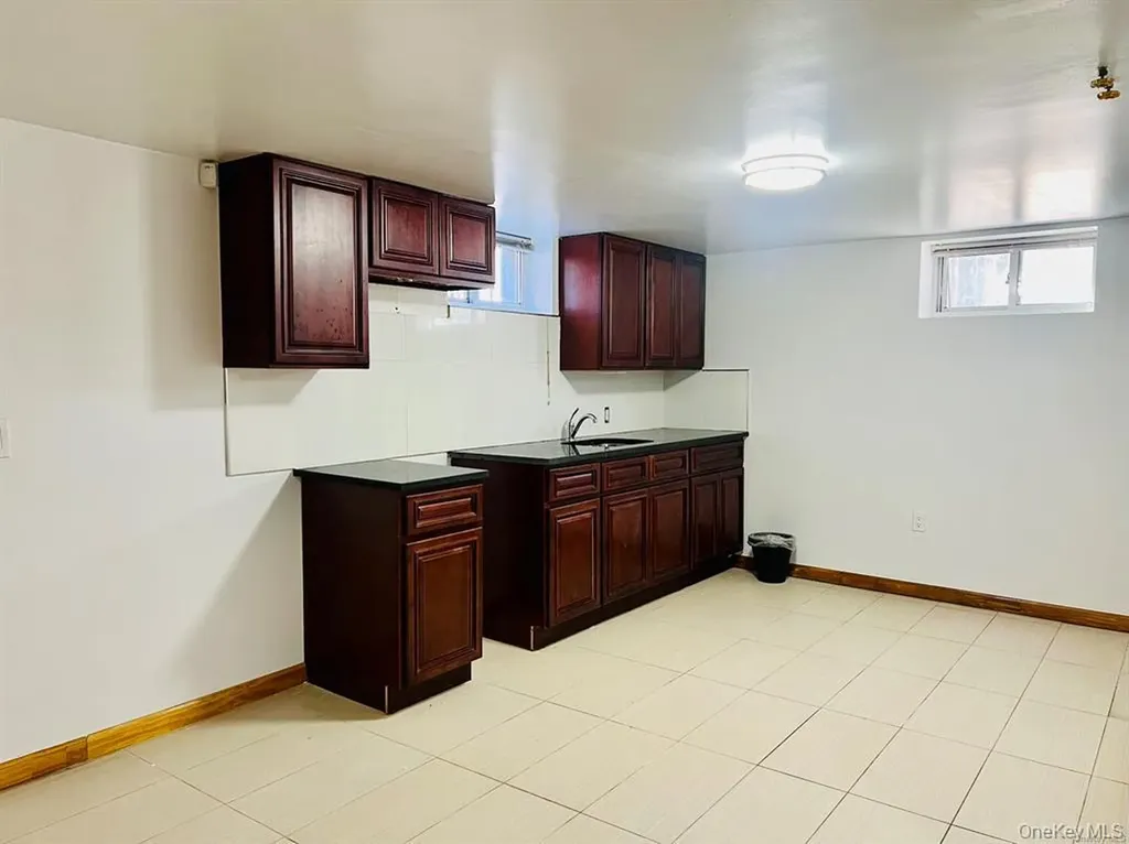 43-44 195th Street Flushing NY 11358