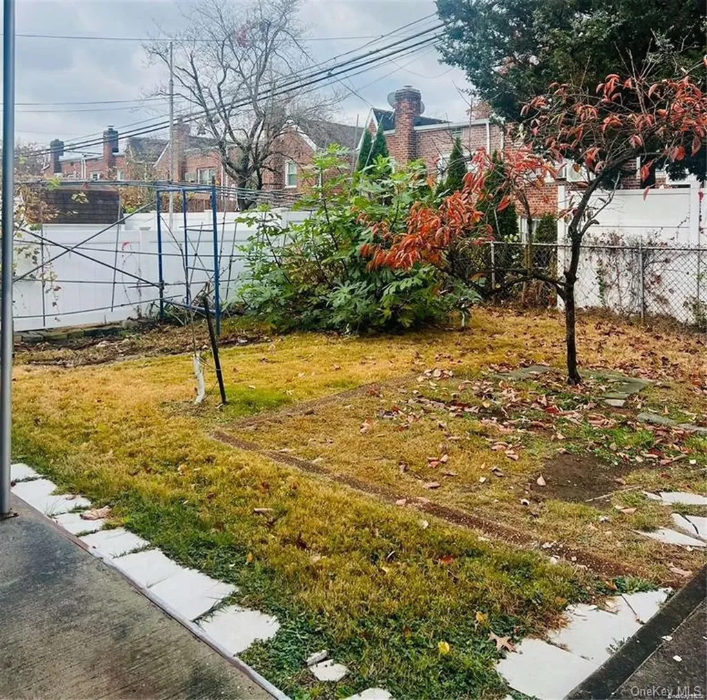43-44 195th Street Flushing NY 11358