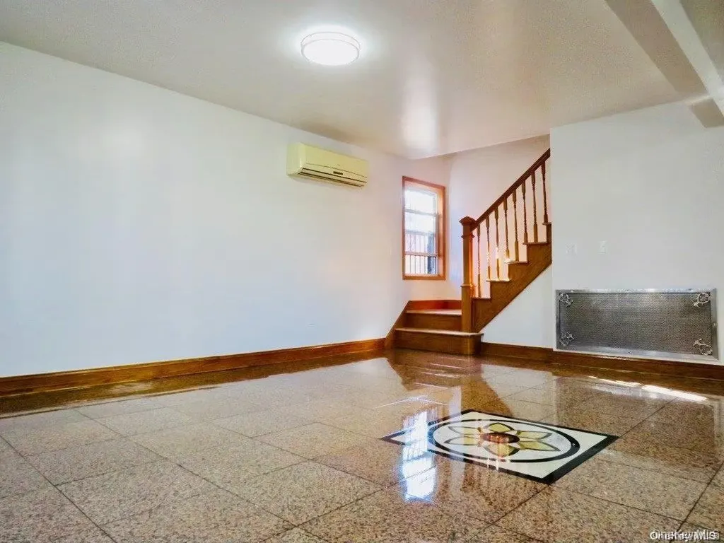 43-44 195th Street Flushing NY 11358
