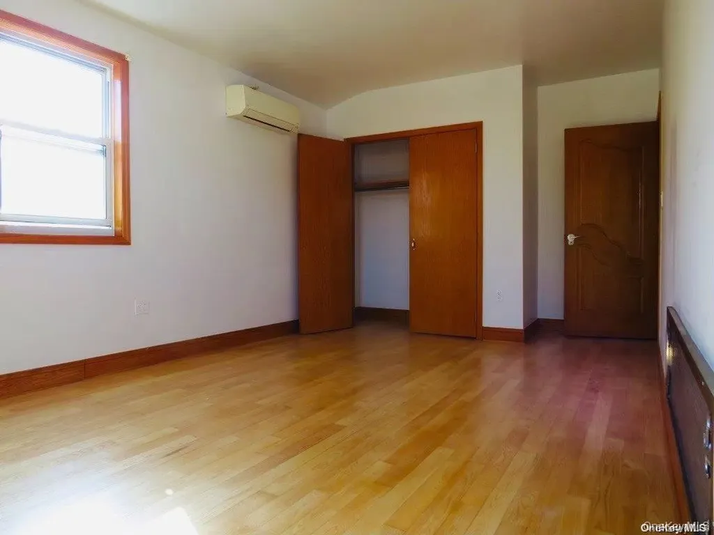 43-44 195th Street Flushing NY 11358