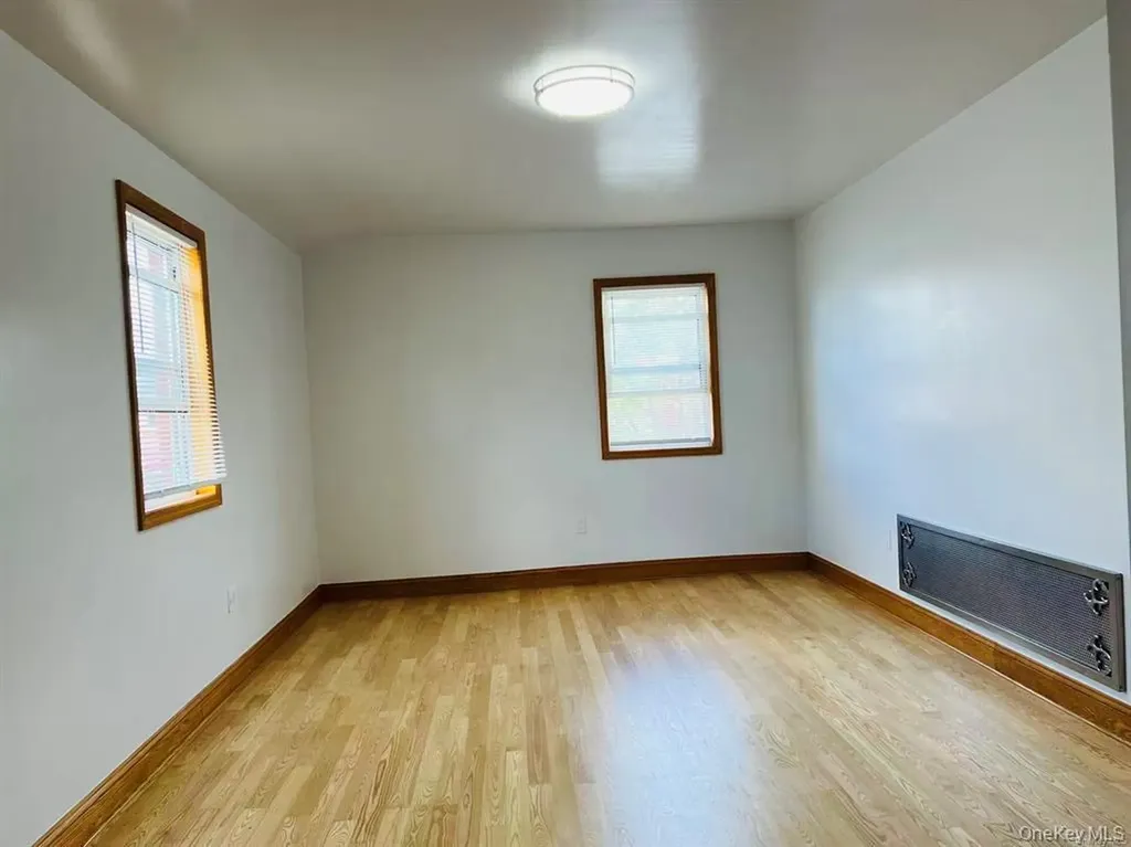 43-44 195th Street Flushing NY 11358