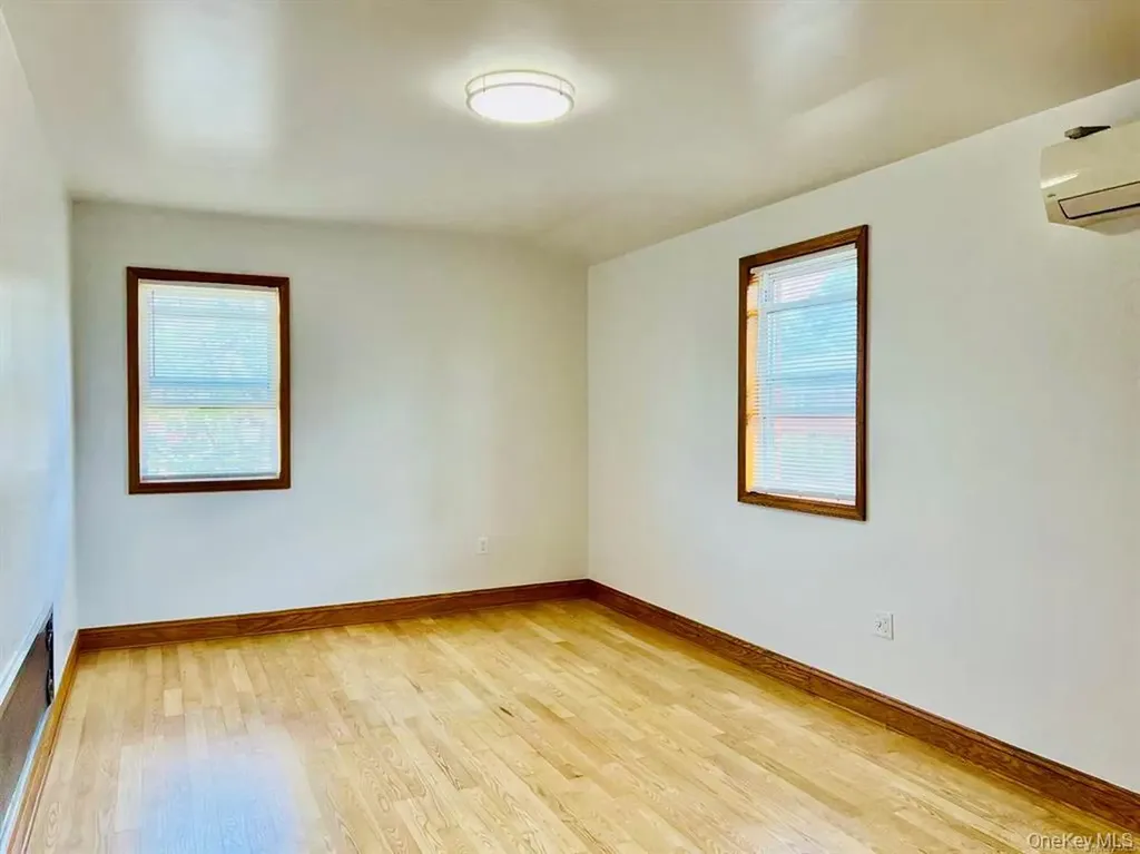 43-44 195th Street Flushing NY 11358