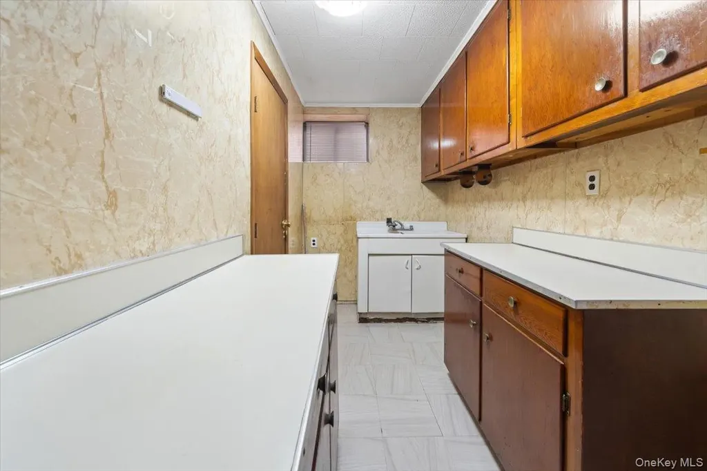 2536 Tiemann Avenue Bronx NY 10469