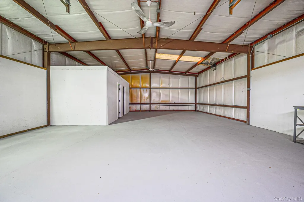 1807 Middle Road Calverton NY 11933