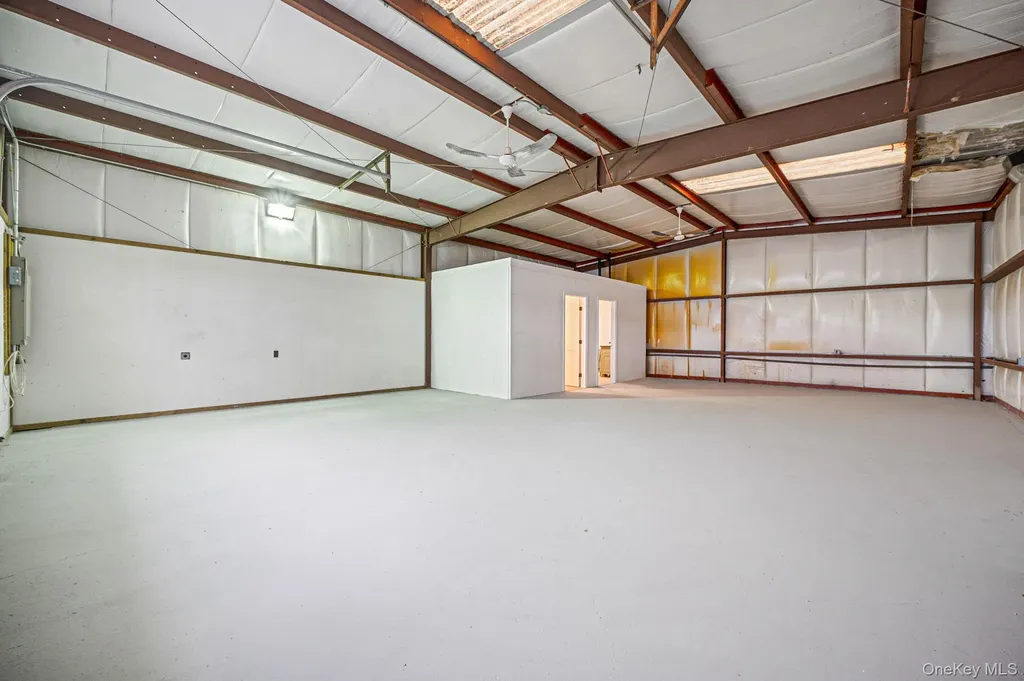 1807 Middle Road Calverton NY 11933