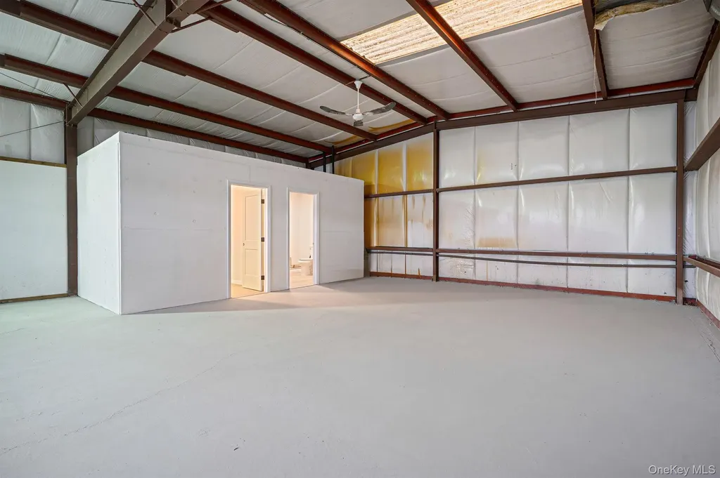 1807 Middle Road Calverton NY 11933