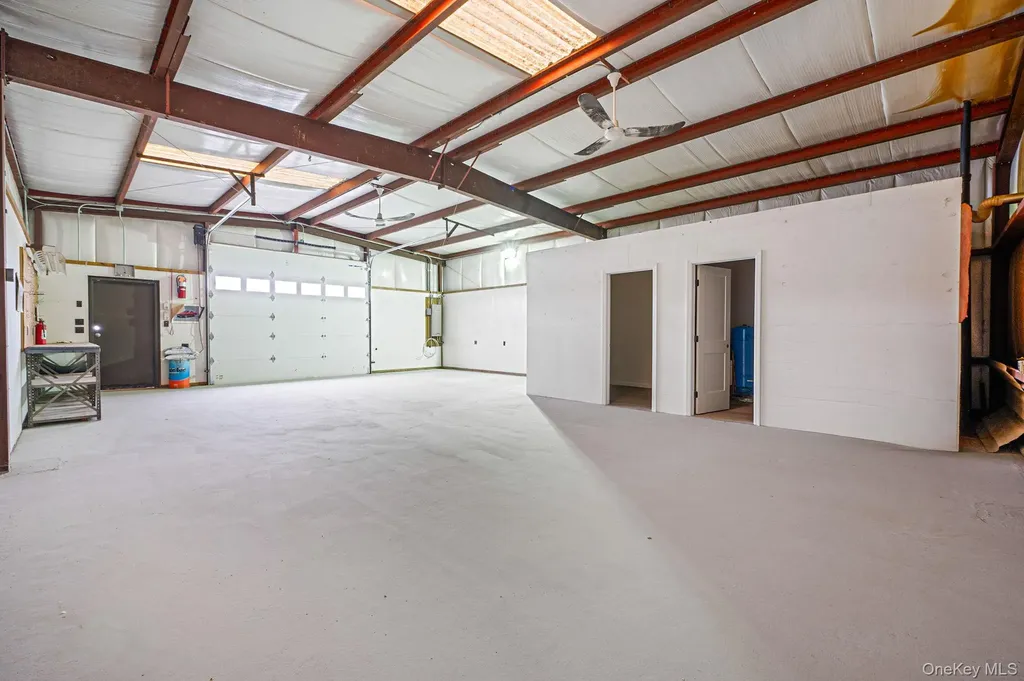 1807 Middle Road Calverton NY 11933