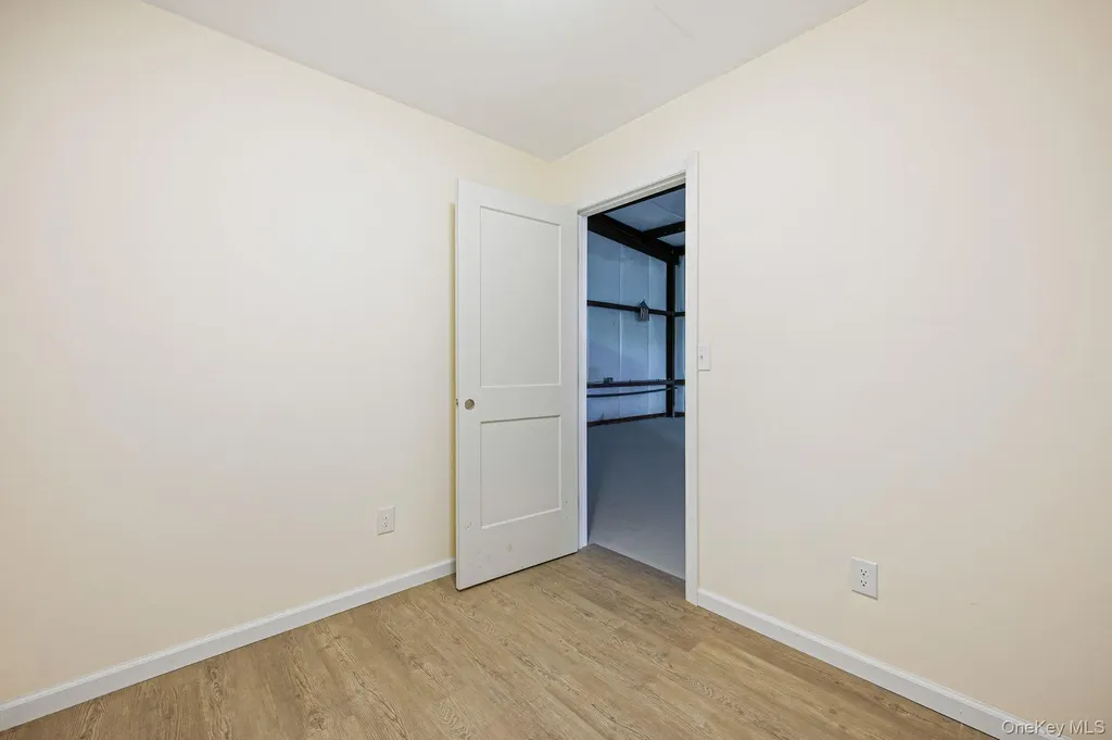1807 Middle Road Calverton NY 11933