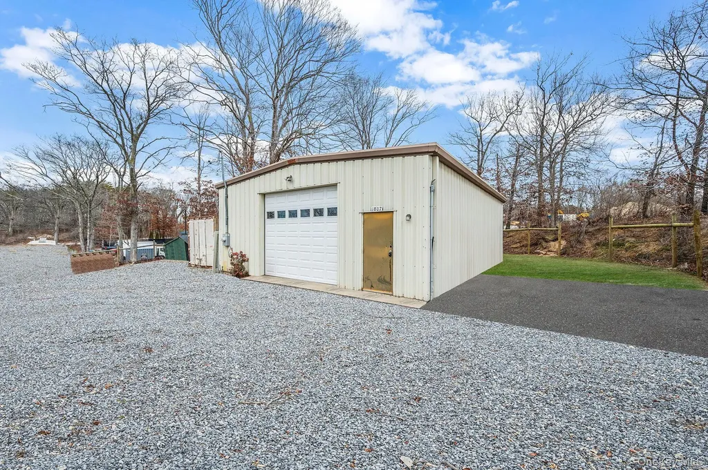 1807 Middle Road Calverton NY 11933