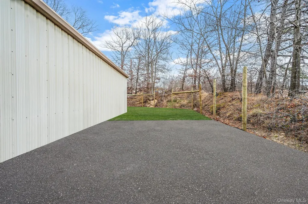 1807 Middle Road Calverton NY 11933