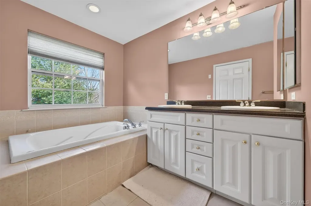 11 Gillian Court Monroe NY 10950