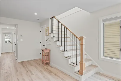 19 Pine Lane Bayville NY 11709