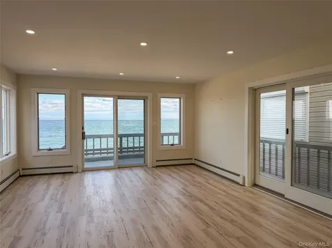 19 Pine Lane Bayville NY 11709