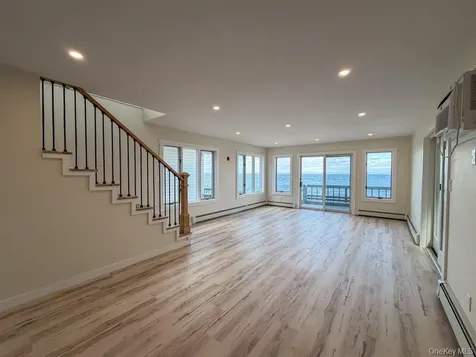 19 Pine Lane Bayville NY 11709