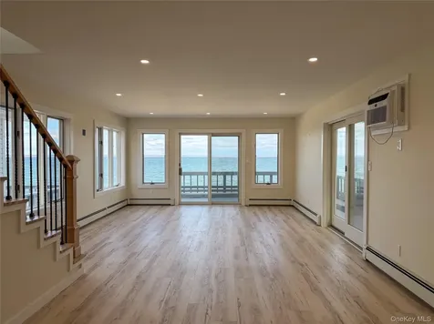 19 Pine Lane Bayville NY 11709