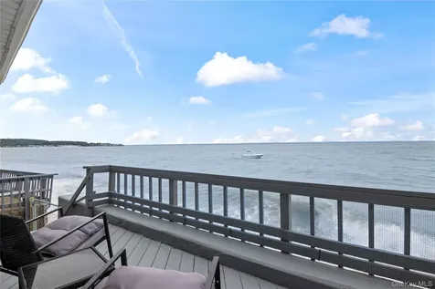 19 Pine Lane Bayville NY 11709