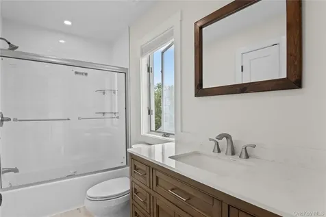 19 Pine Lane Bayville NY 11709