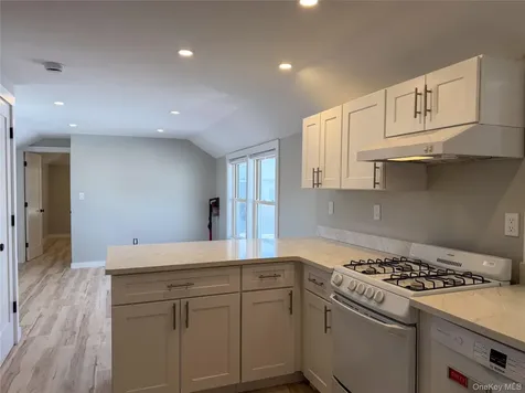 19 Pine Lane Bayville NY 11709