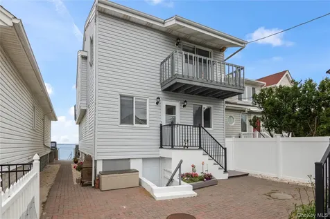 19 Pine Lane Bayville NY 11709