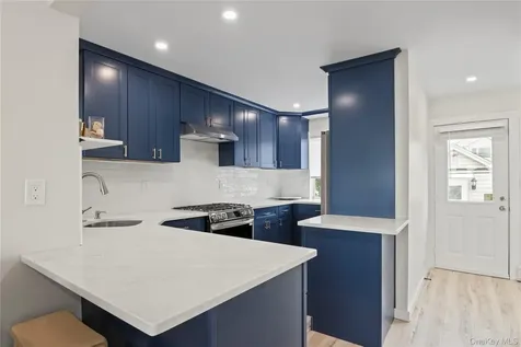 19 Pine Lane Bayville NY 11709