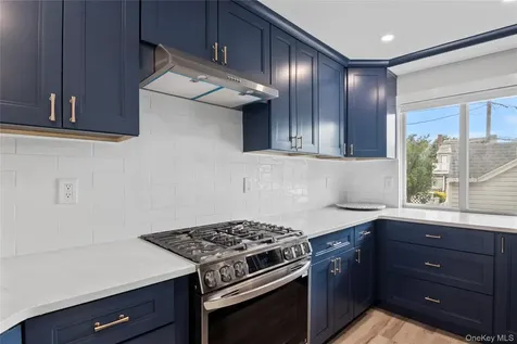 19 Pine Lane Bayville NY 11709