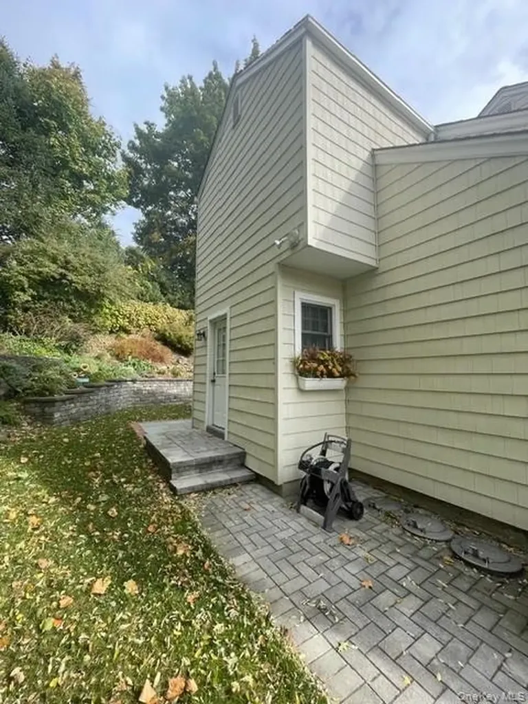 145 Shore Road Manhasset NY 11030