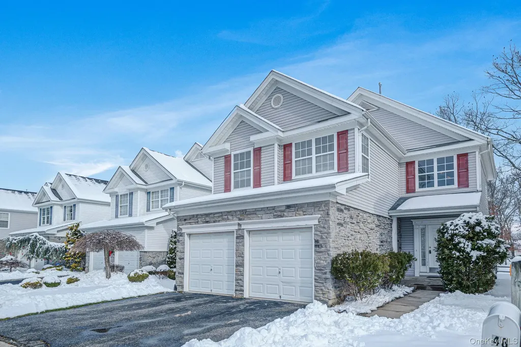 48 Kate Circle Middle Island NY 11953