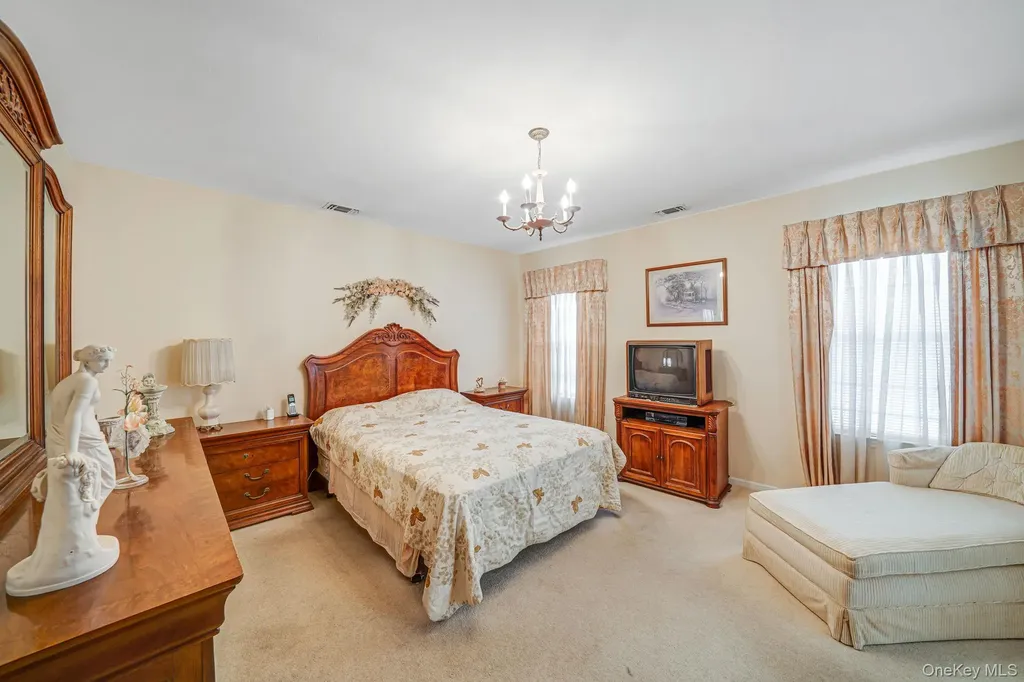 48 Kate Circle Middle Island NY 11953