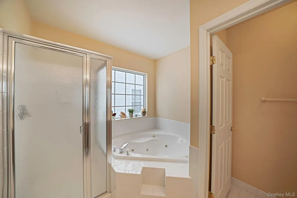 48 Kate Circle Middle Island NY 11953