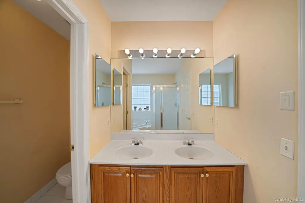 48 Kate Circle Middle Island NY 11953