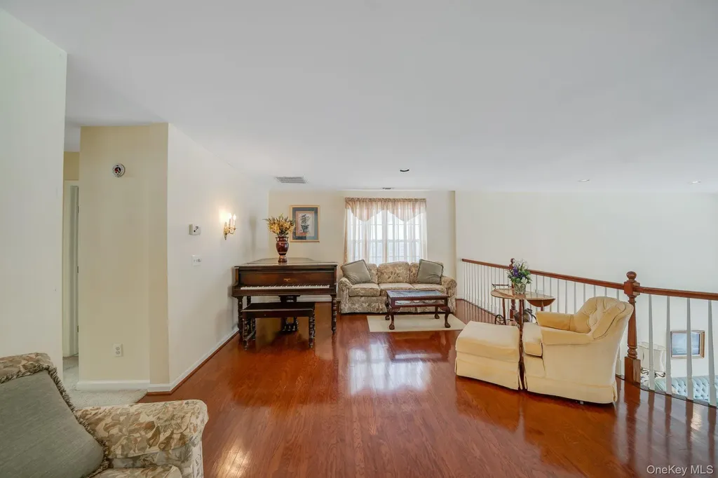 48 Kate Circle Middle Island NY 11953